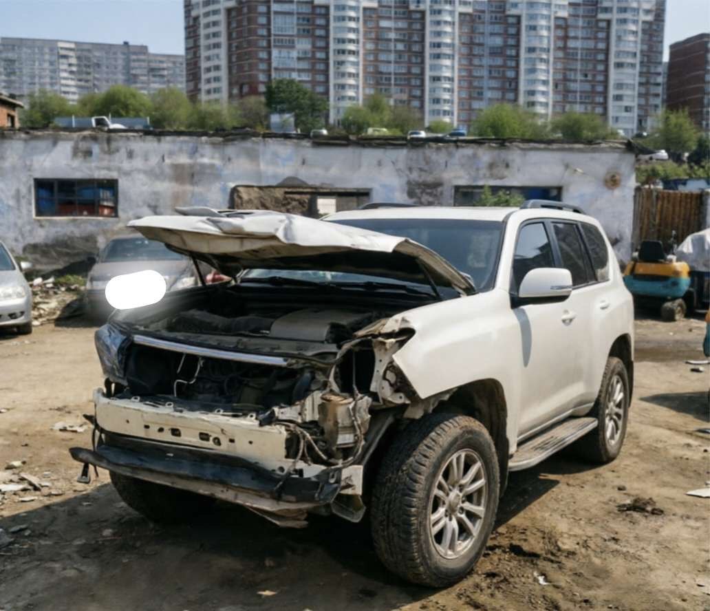 Toyota Prado после лобового ДТП